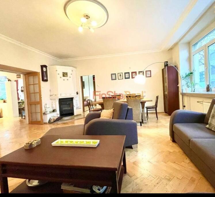 Economy Apartment 2 Min From The Main Station Bratislava Exteriör bild