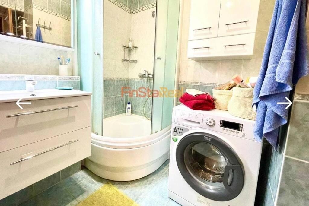 Economy Apartment 2 Min From The Main Station Bratislava Exteriör bild
