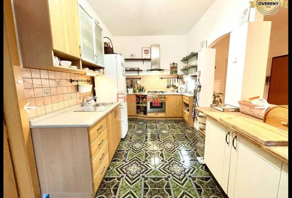 Economy Apartment 2 Min From The Main Station Bratislava Exteriör bild
